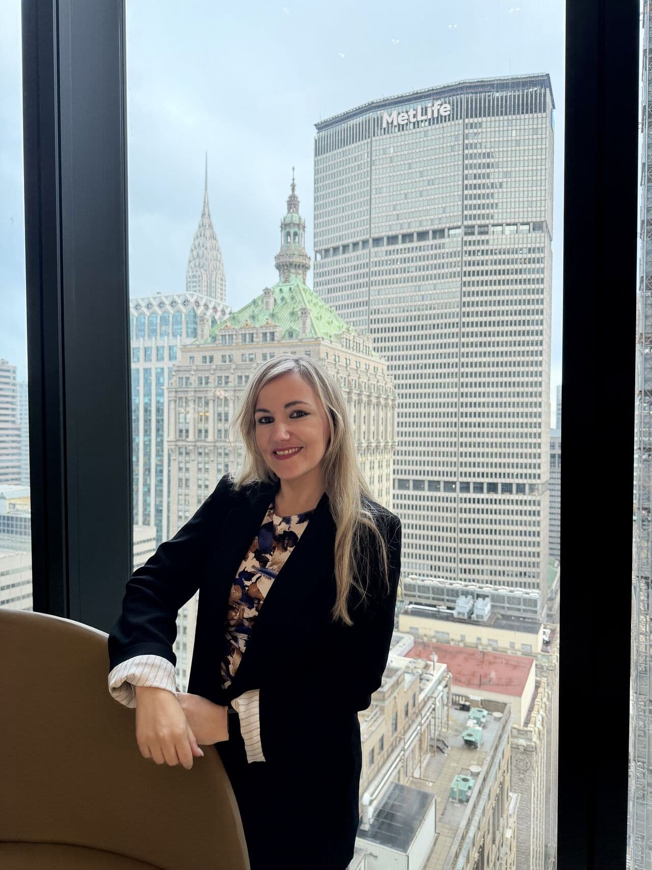 Silvia Mogas in New York, Midtown Manhattan skyline behind her